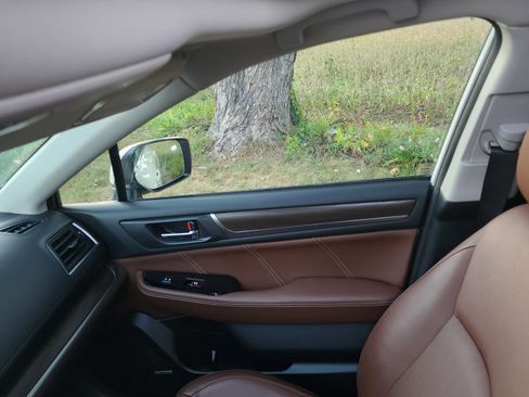 Used 2017 Subaru Outback 2.5i Touring AWD/4WD image 16