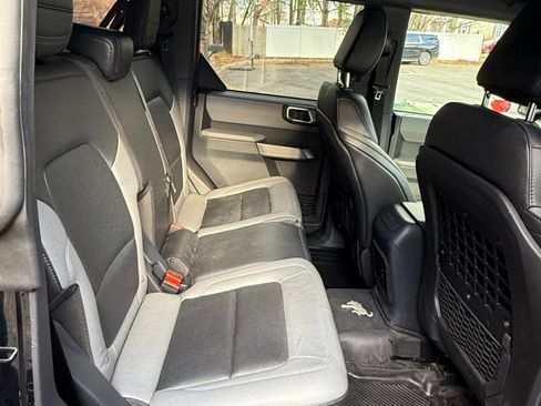 Used 2021 Ford Bronco Black Diamond image 6