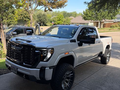 Used 2024 GMC Sierra 3500 Denali Ultimate AWD/4WD image 23