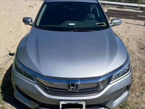 Used 2017 Honda Accord Touring image 9