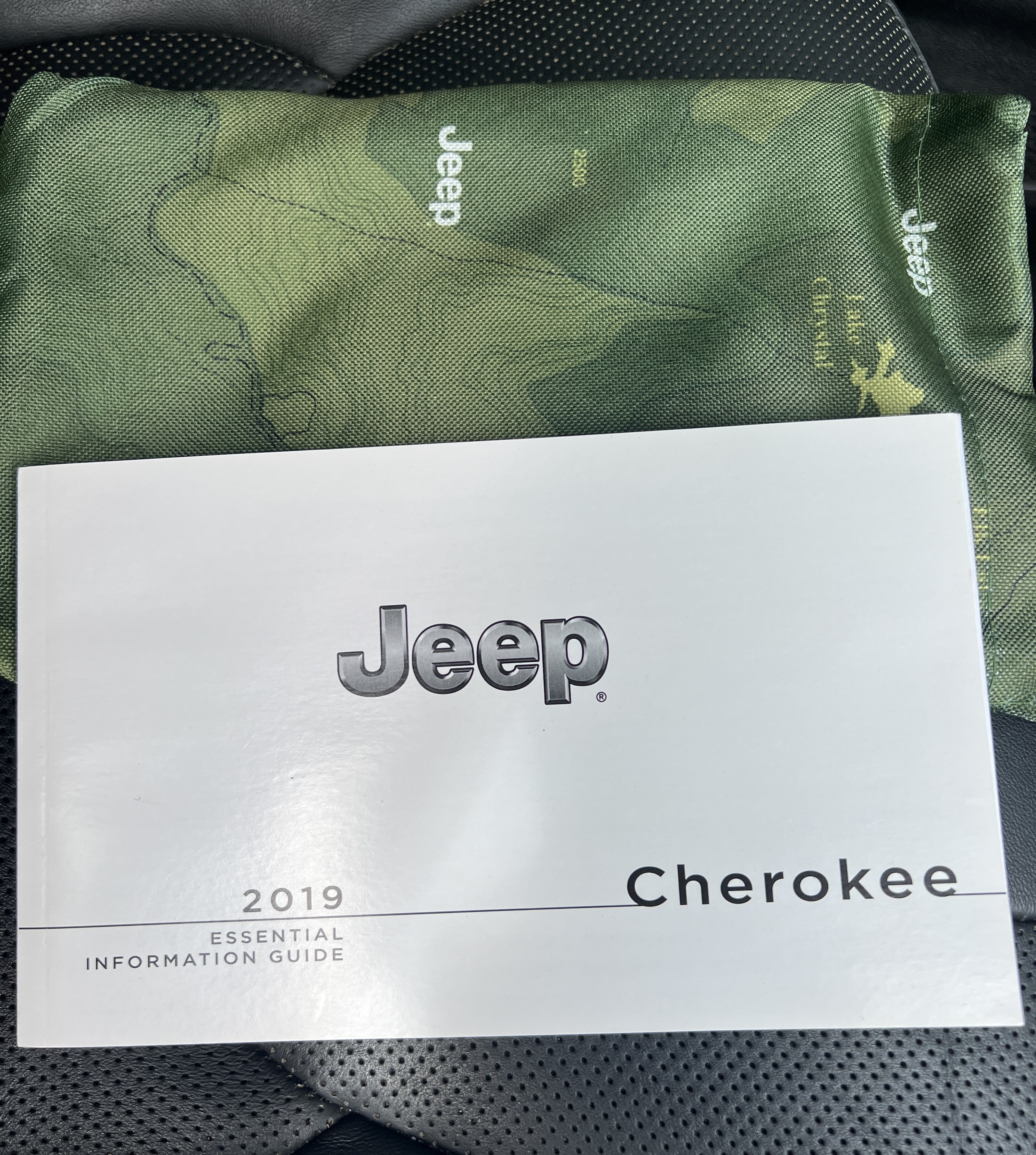 Used 2019 Jeep Cherokee Limited FWD image 25