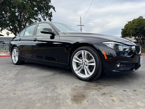 Used 2018 BMW 320i Sedan RWD image 11