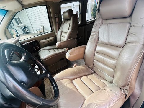 Used 2002 Chevrolet Express 1500 w/ LS Preferred Equipment Group image 25