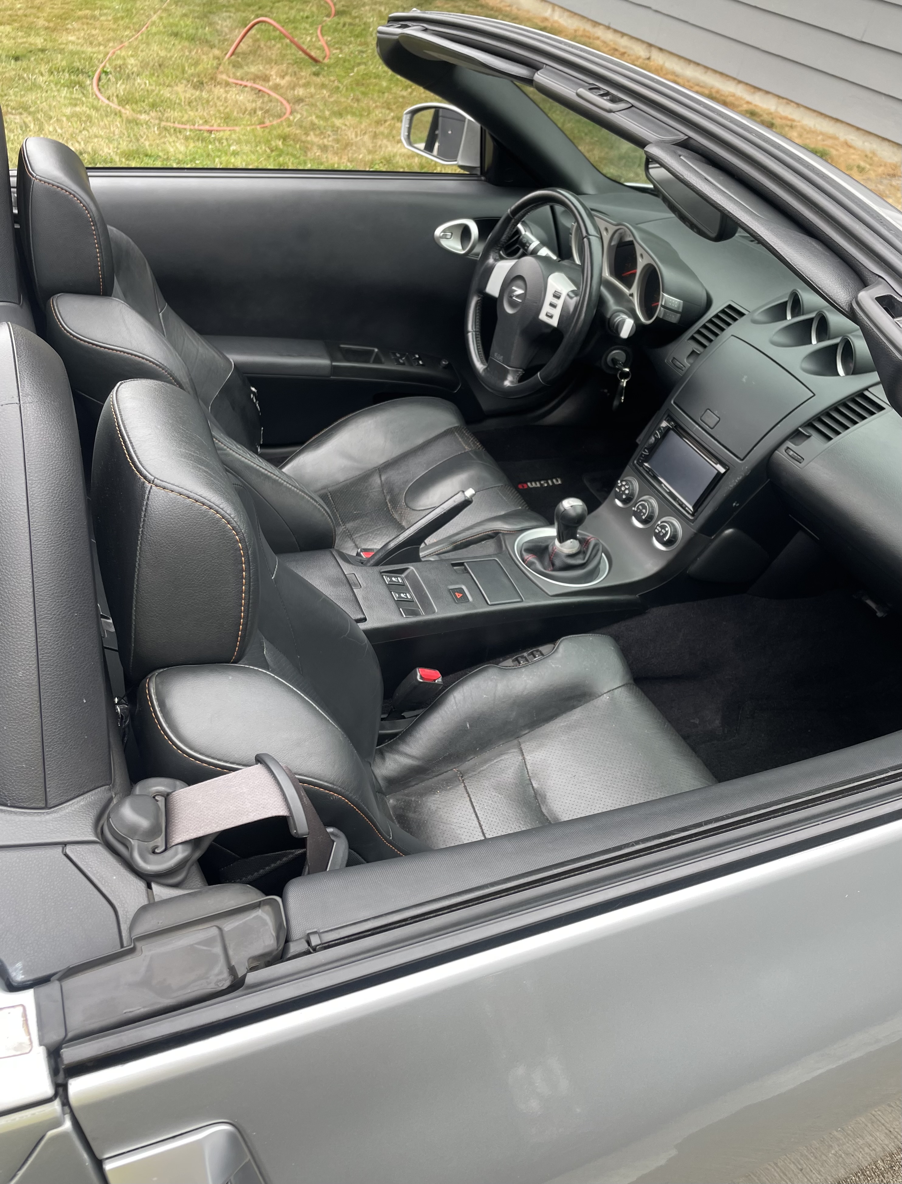 Used 2005 Nissan 350Z Touring RWD image 2