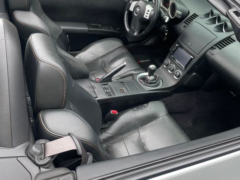 Used 2005 Nissan 350Z Touring RWD image 2