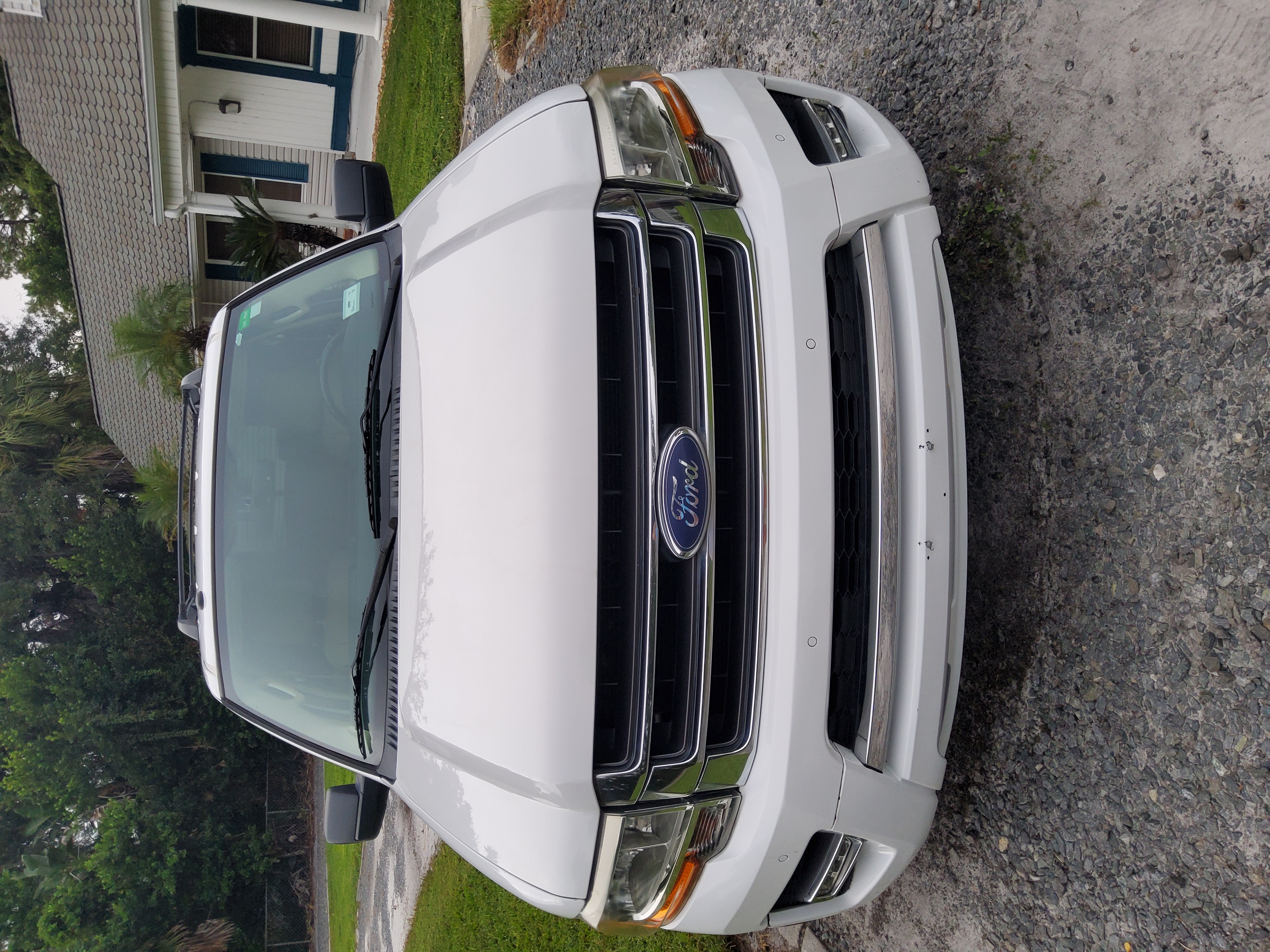 Used 2017 Ford Expedition XLT w/ Equipment Group 201A RWD image 4