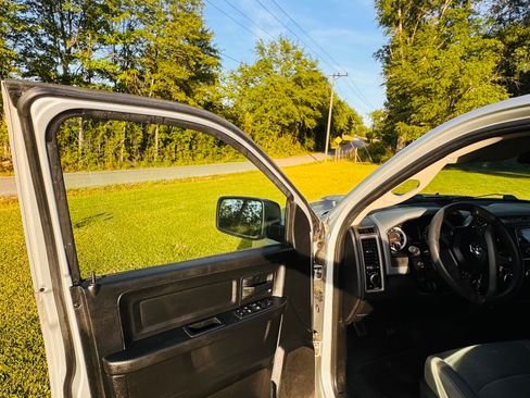 Used 2019 RAM 1500 Tradesman w/ Chrome Plus Package RWD image 9
