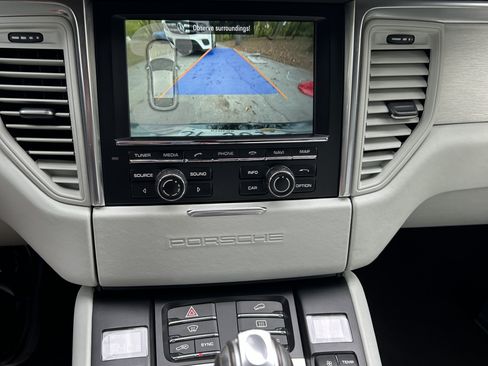 Used 2015 Porsche Macan S image 9