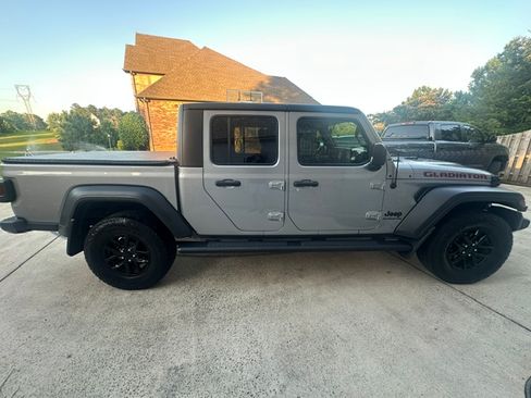 Used 2020 Jeep Gladiator Sport w/ Quick Order Package 24S AWD/4WD image 13