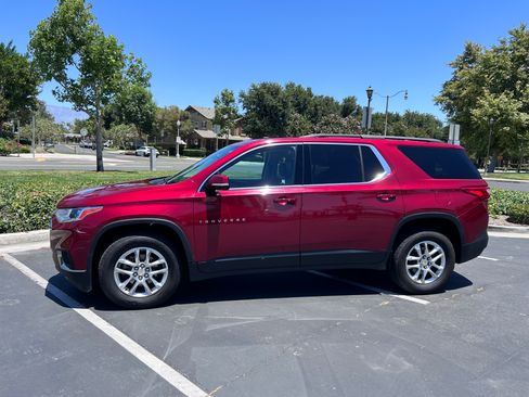 Used 2020 Chevrolet Traverse LT w/ Driver Confidence II Package FWD image 5
