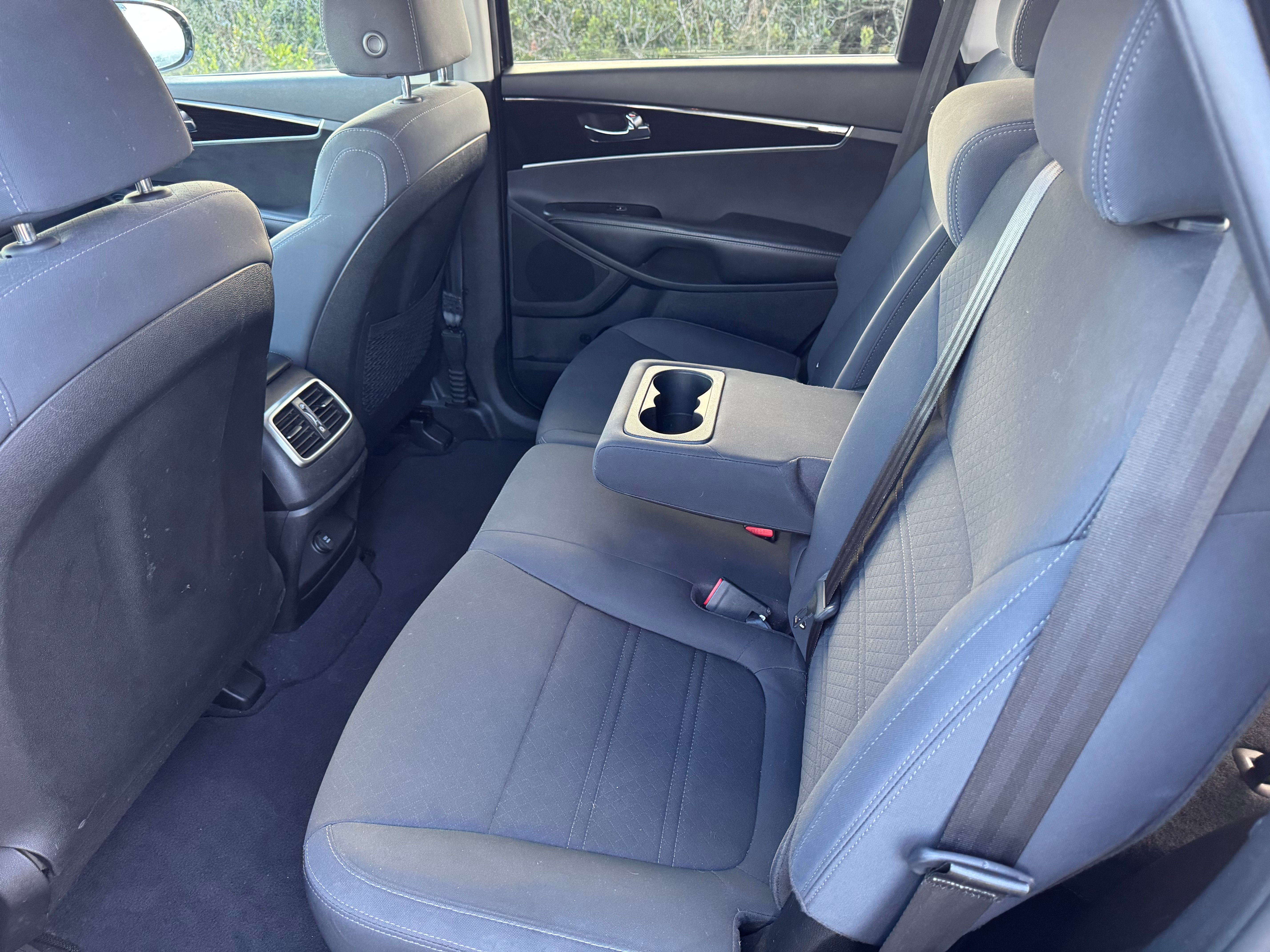 Used 2019 Kia Sorento L FWD image 11