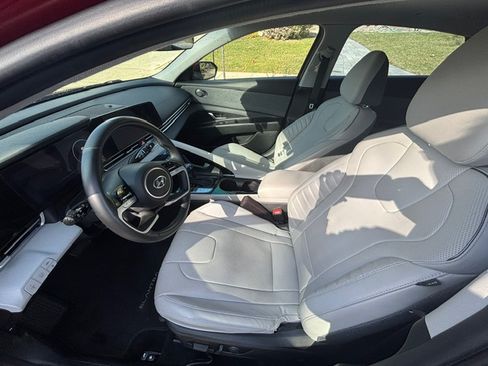 Used 2023 Hyundai Elantra Limited w/ Cargo Package image 12