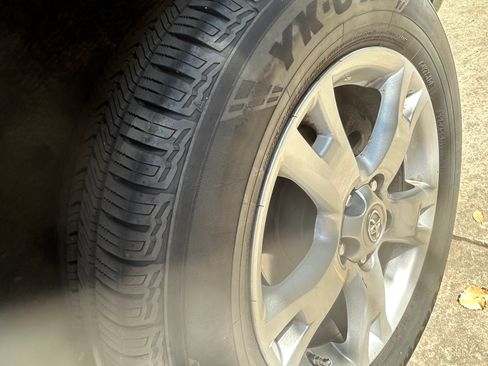 Used 2012 Toyota RAV4 4WD w/ Upgrade Value Pkg image 11