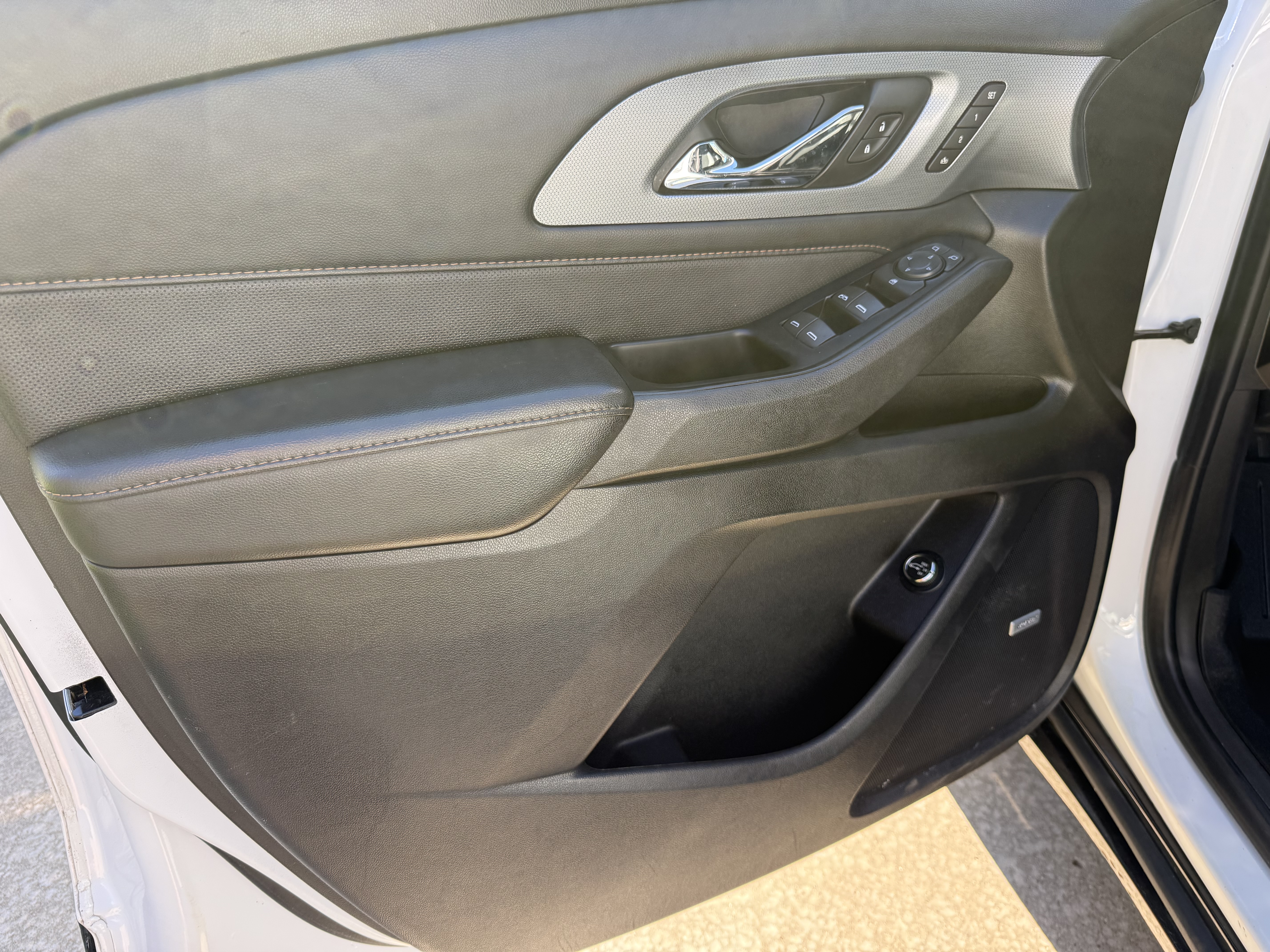 Used 2019 Chevrolet Traverse Premier w/ Redline Edition AWD/4WD image 17
