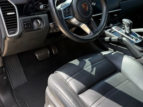 Used 2020 Porsche Cayenne S AWD/4WD image 5