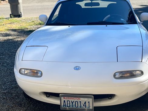 Used 1993 MAZDA MX-5 Miata RWD image 2