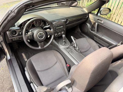 Used 2013 MAZDA MX-5 Miata Sport RWD image 15
