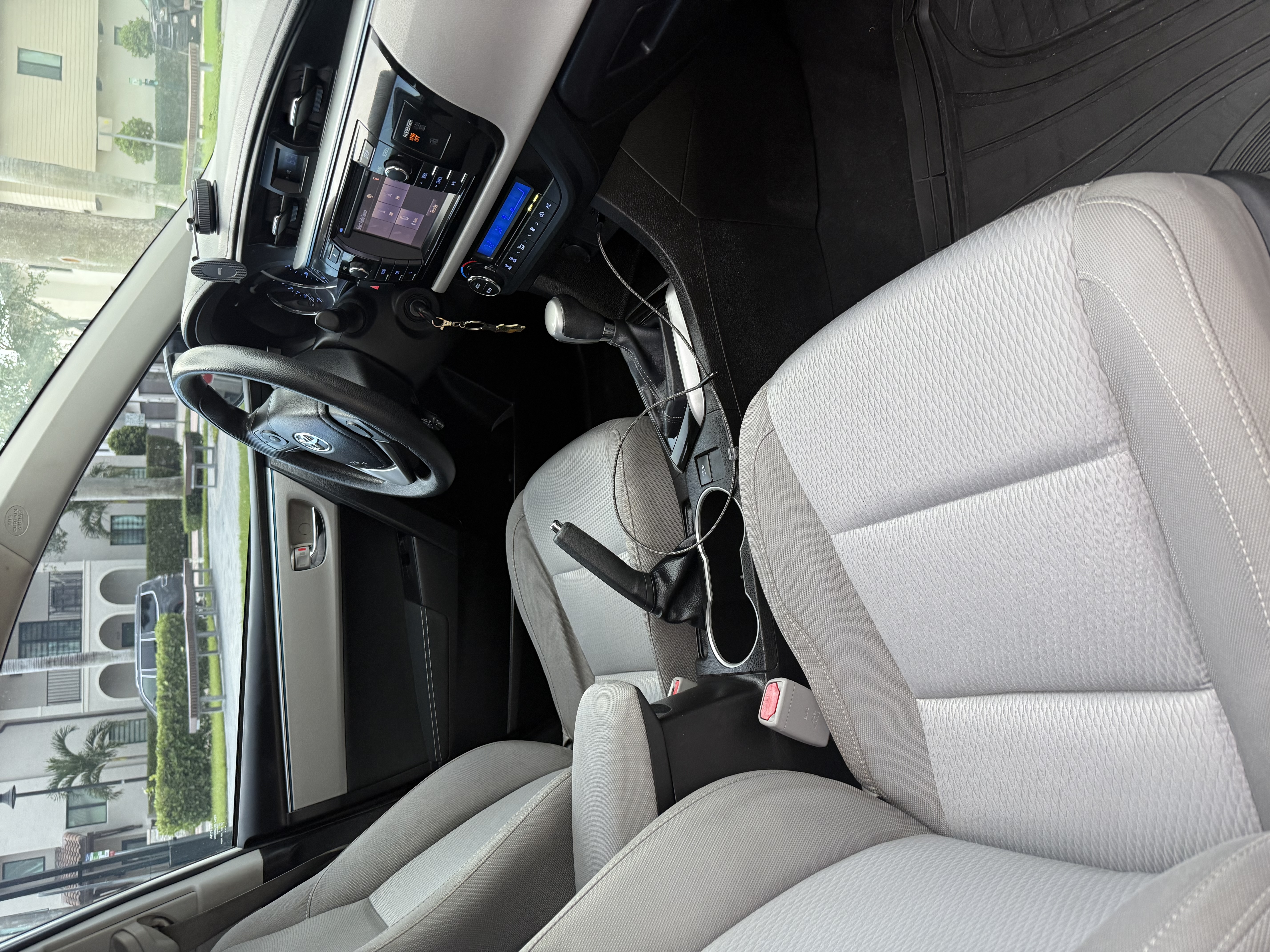 Used 2016 Toyota Corolla LE FWD image 13