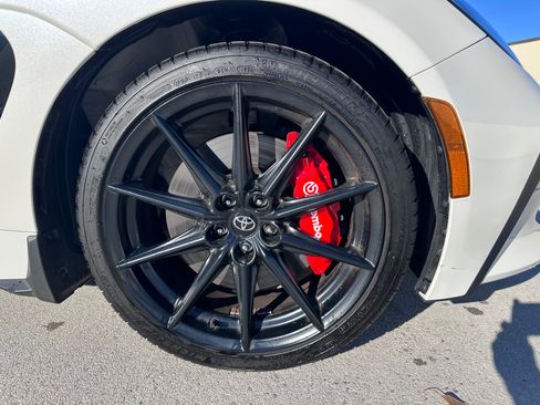 Used 2024 Toyota GR86 Premium image 10