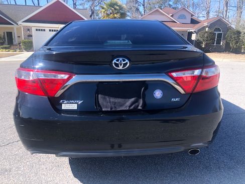 Used 2015 Toyota Camry SE image 4