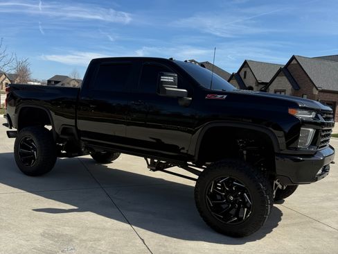 Used 2022 Chevrolet Silverado 2500 LTZ w/ LTZ Plus Package image 12