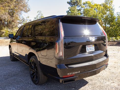 Used 2021 Cadillac Escalade ESV Sport Platinum w/ LPO, ONYX Package image 2