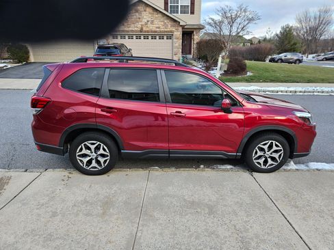 Used 2019 Subaru Forester Premium image 1
