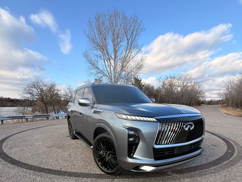 Used 2025 INFINITI QX80 Sensory image 2