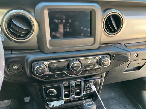 Used 2021 Jeep Wrangler Unlimited Sport image 4