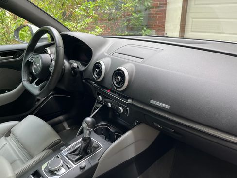 Used 2018 Audi A3 e-tron Premium Plus w/ Technology Package image 11