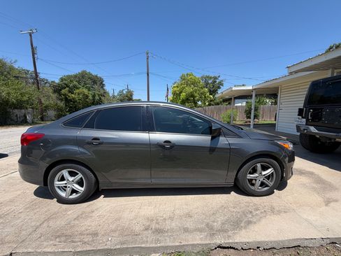 Used 2018 Ford Focus S FWD image 9