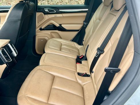 Used 2018 Porsche Cayenne image 10