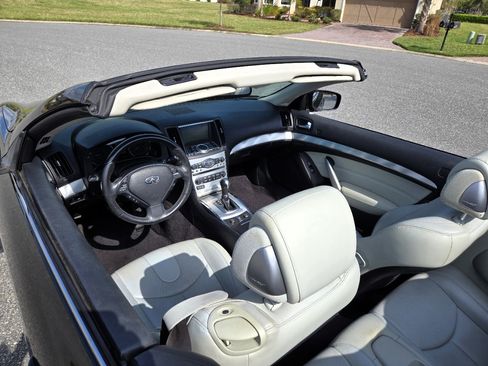 Used 2014 INFINITI Q60 Convertible w/ Premium Package image 11