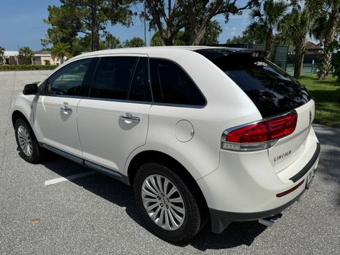 Used 2011 Lincoln MKX 2WD w/ Wood Pkg image 1