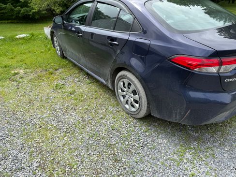 Used 2022 Toyota Corolla LE FWD image 2