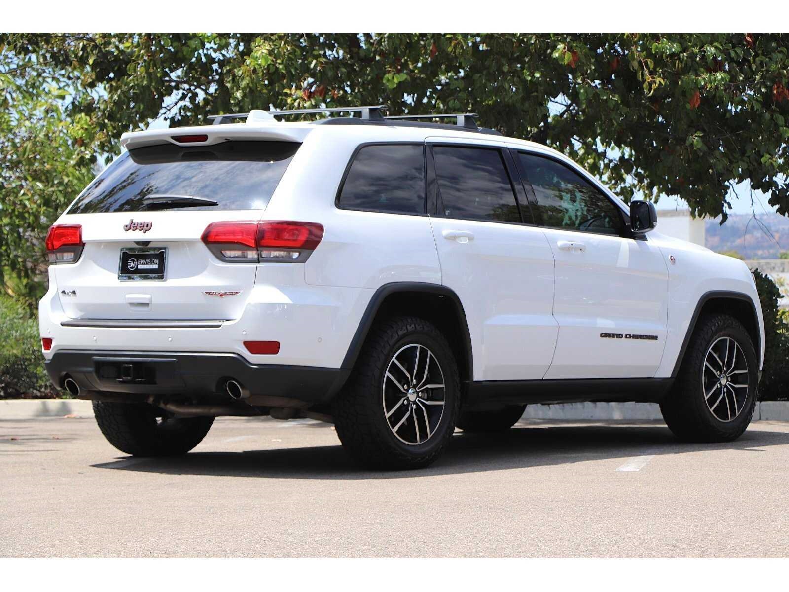 Used 2017 Jeep Grand Cherokee Trailhawk w/ Trailhawk Luxury Group AWD/4WD image 5