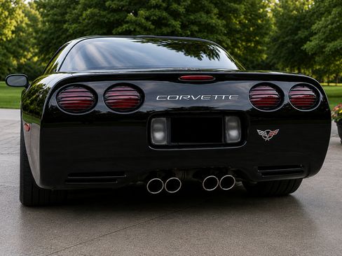 Used 2003 Chevrolet Corvette Coupe RWD image 5