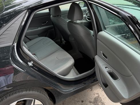 Used 2023 Hyundai Elantra SEL w/ Convenience Package FWD image 11