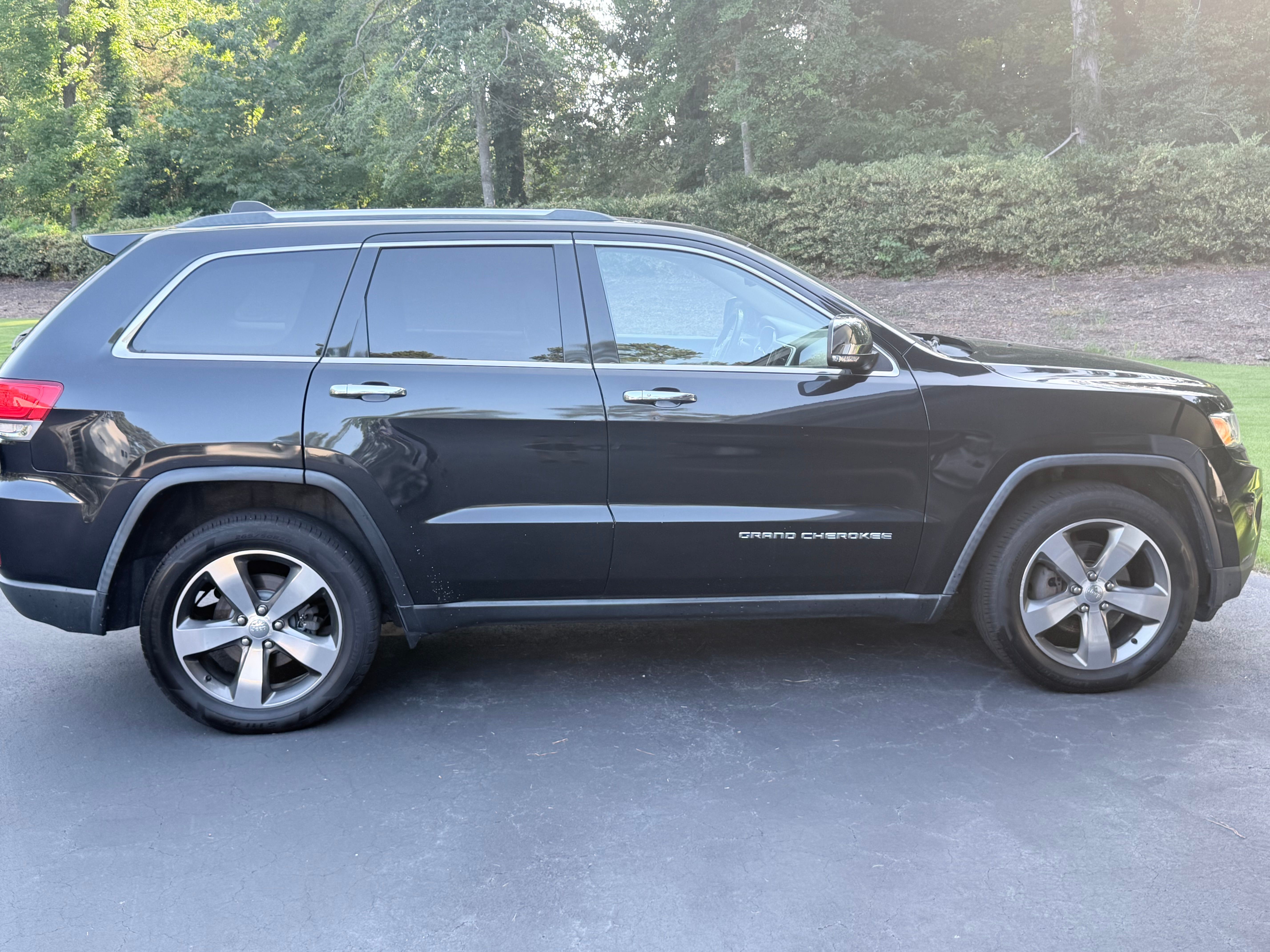 Used 2014 Jeep Grand Cherokee Limited AWD/4WD image 10