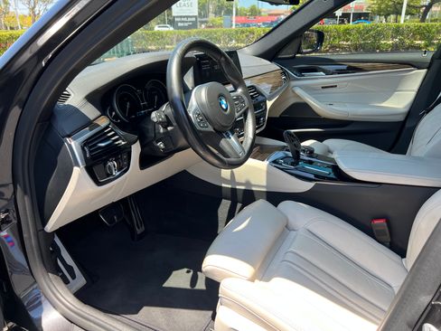 Used 2018 BMW M550i xDrive w/ Driving Assistance Package image 11