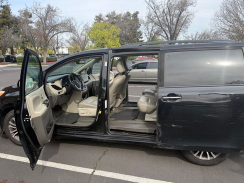 Used 2019 Toyota Sienna XLE image 10
