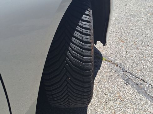 Used 2018 Honda Accord EX image 2
