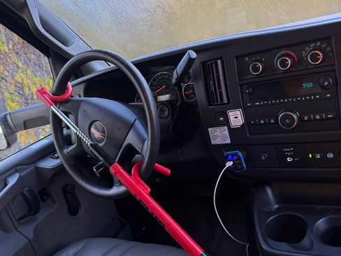 Used 2020 GMC Savana 3500 Extended w/ Driver Convenience Package image 10