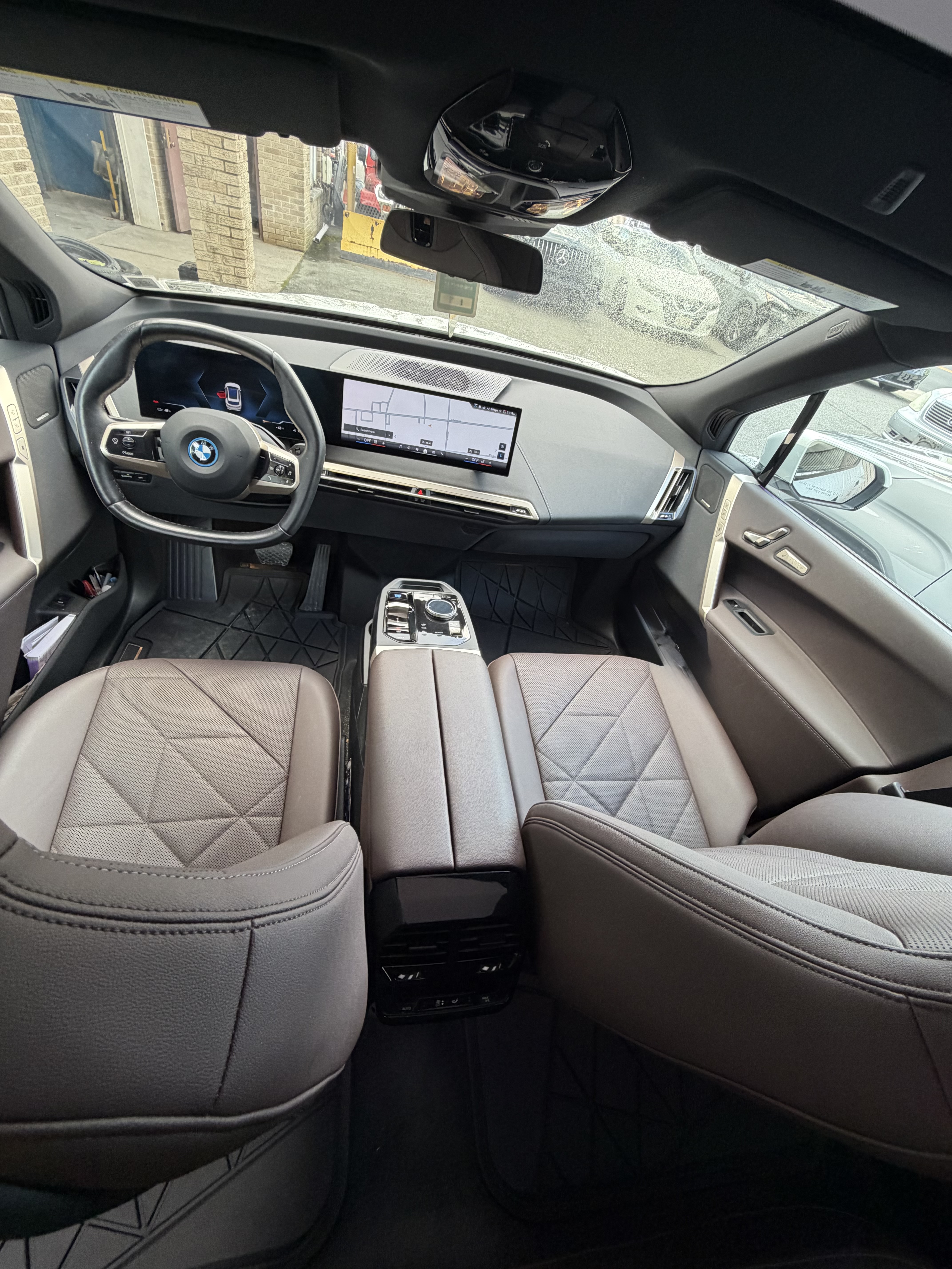 Used 2025 BMW iX xDrive50 w/ Premium Package AWD/4WD image 10
