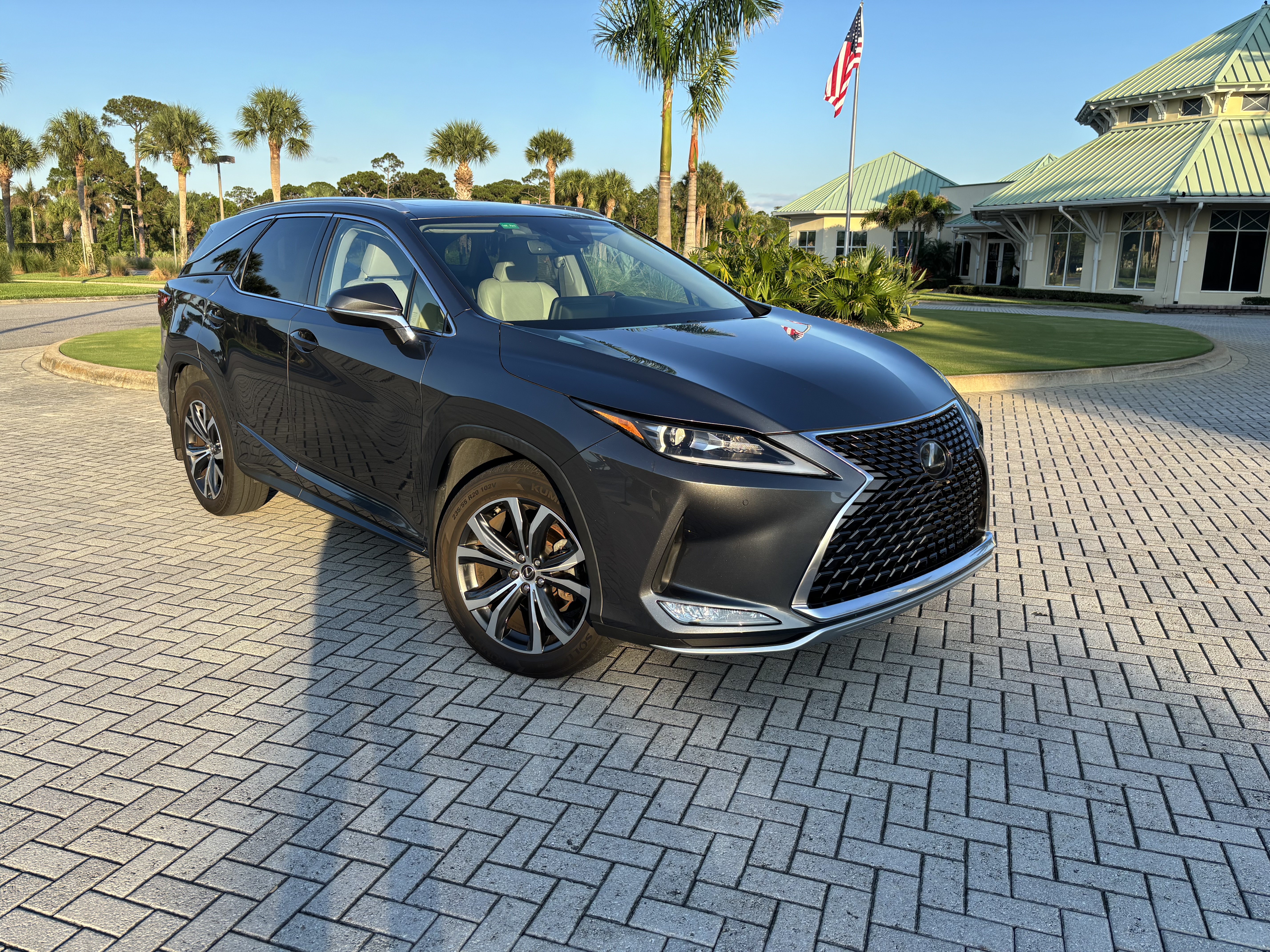 Used 2022 Lexus RX 350L FWD w/ Premium Package image 2