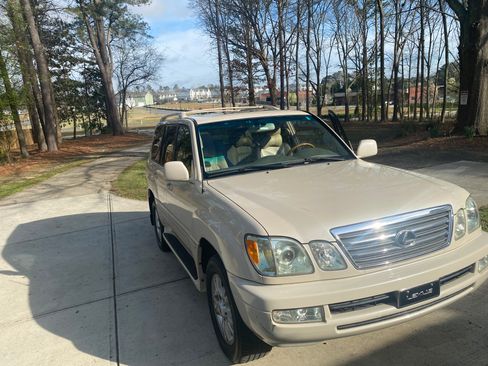 Used 2004 Lexus LX 470 4WD image 1
