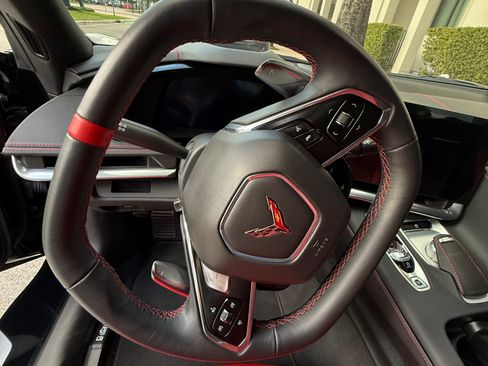 Used 2021 Chevrolet Corvette Stingray Coupe w/ Z51 Performance Package image 10