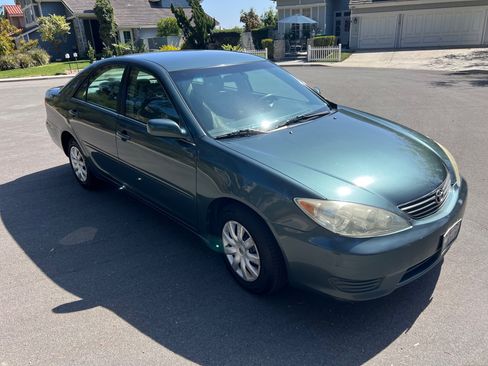 Used 2005 Toyota Camry LE image 1