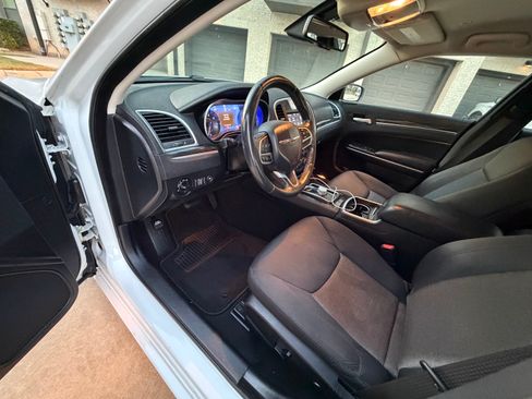 Used 2019 Chrysler 300 Touring w/ Sport Appearance Package RWD image 13