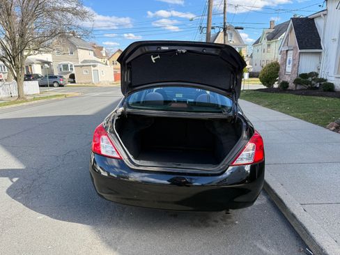 Used 2012 Nissan Versa 1.8 S w/ SL Tech Pkg image 6
